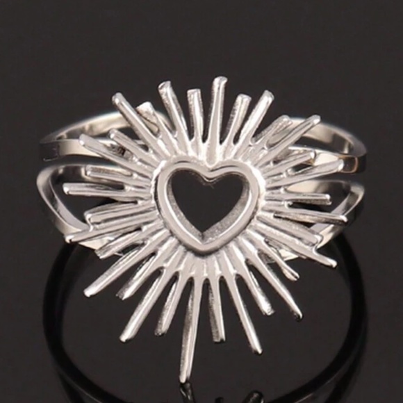 18K Gold Plated Stainless Steel Heart Burst Adjustable Ring - Picture 4 of 8